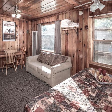 Apache Village 10, King Studio, Midtown, Sleeps 2 رويدوسو، نيومكسيكو المظهر الخارجي الصورة